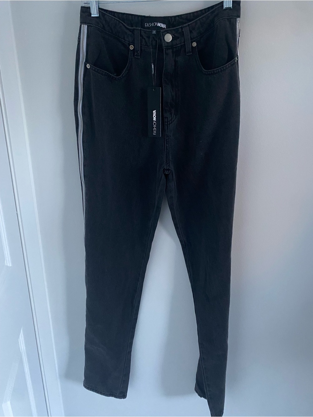 NWT Fashion Nova Zip It Up Straight Leg Jeans